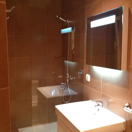 Unique Monsanto View 2 Bedrooms In Campolide Lisbona